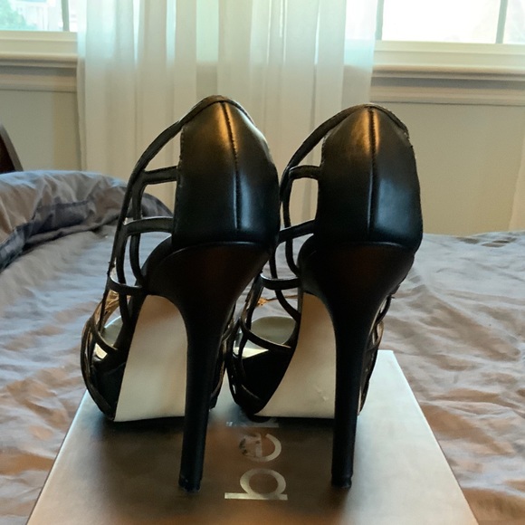 BEBE Stanley Leather Webbed Sandal. Size 7.5 - Picture 3 of 5